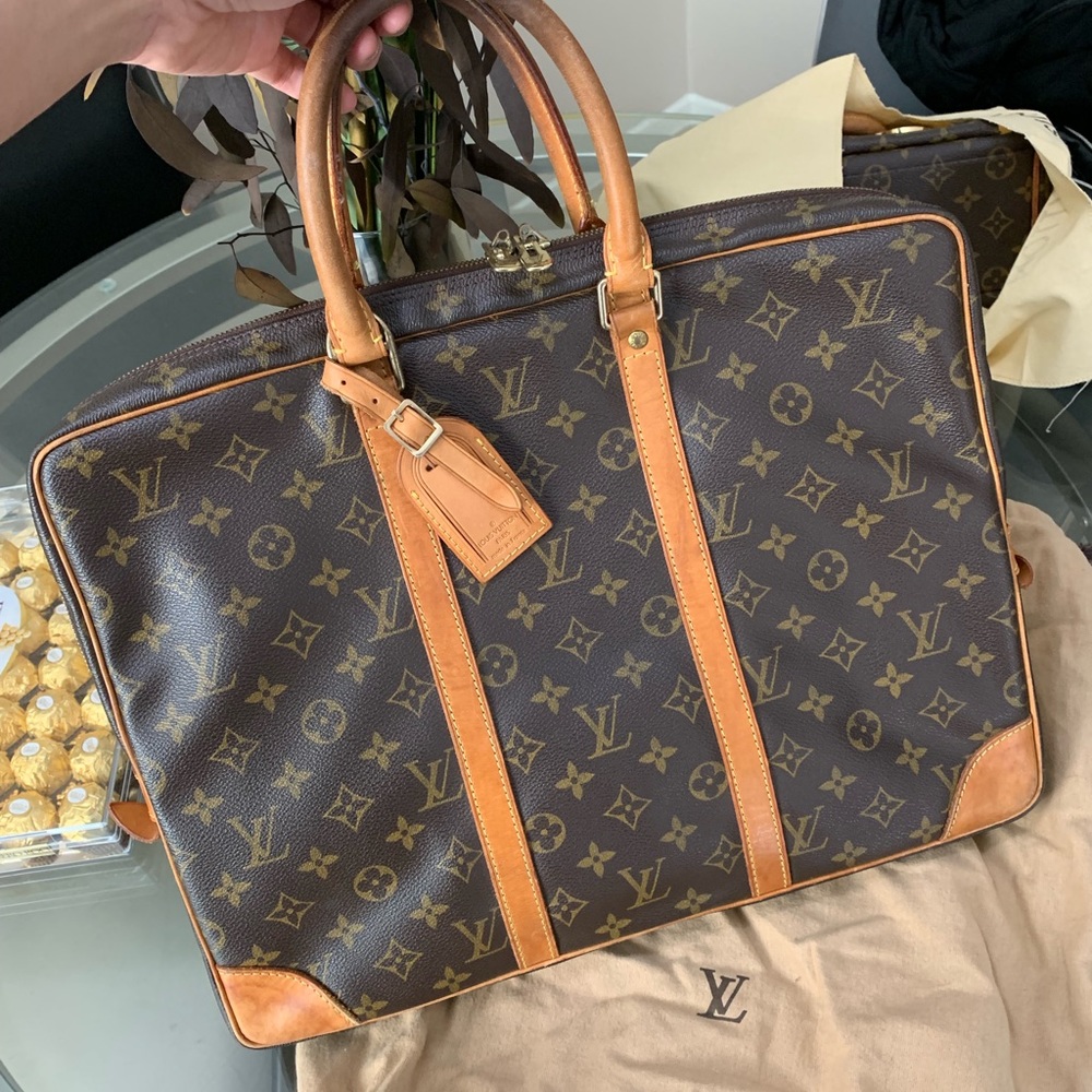 Louis Vuitton Voyager Porte Business Bag